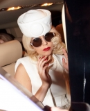 05943_Tikipeter_Lady_Gaga_arrives_back_at_her_hotel_003_122_354lo.jpg
