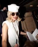 05956_Tikipeter_Lady_Gaga_arrives_back_at_her_hotel_005_122_361lo.jpg
