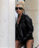 52334_Preppie_Lady_Gaga_grabbing_some_pizza_in_Barcelona_1_122_961lo.JPG