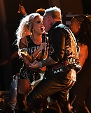 Gaga-Metallica-2017-performance-Grammy-_282229.jpg