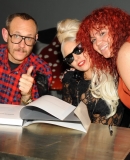 2810429_22_11_-_The_New_Museum_in_New_York_-_The_Book_Terry_Richardson_-_WWW_GAGAFACE_PL_REMO.jpg