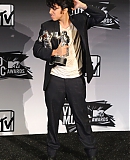 28_08_-_MTV_Video_Music_Awards_Press_Room_283229.jpg