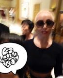 22_04_-_Meeting_fans_at_her_Hotel_in_Seoul2C_South_Korea_WWW_GAGAFACE_PL_28229_REMO.jpg