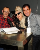 2825629_22_11_-_The_New_Museum_in_New_York_-_The_Book_Terry_Richardson_-_WWW_GAGAFACE_PL_REMO.jpg